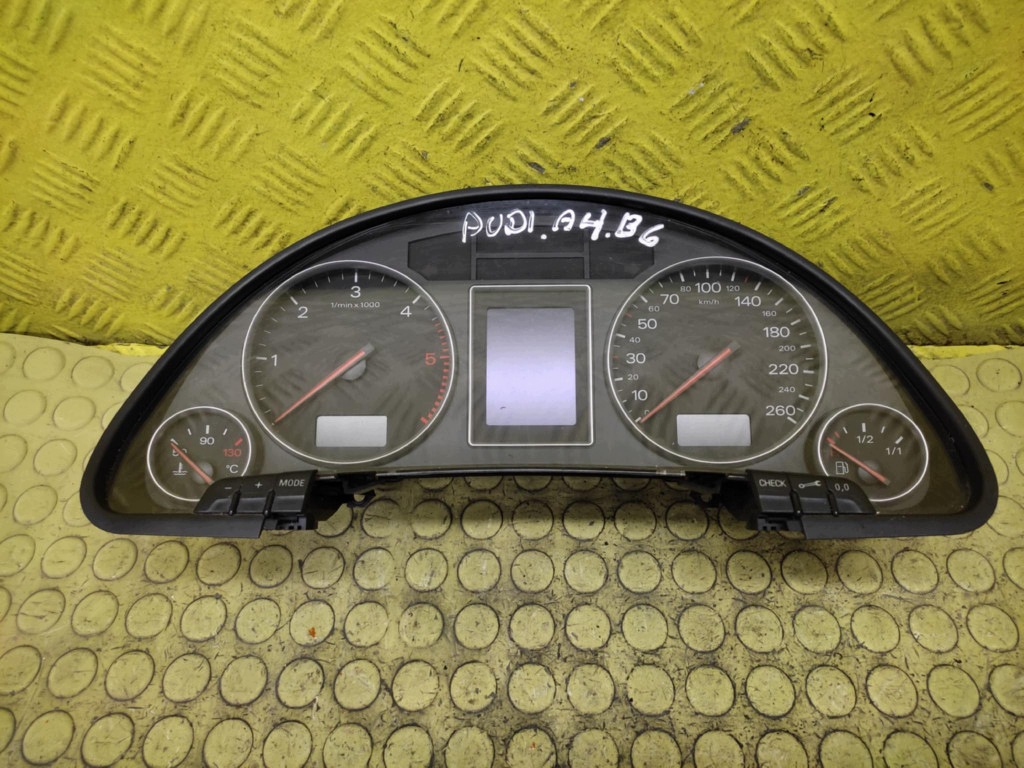 AUDI A4 B6 budíky 8E0920900G