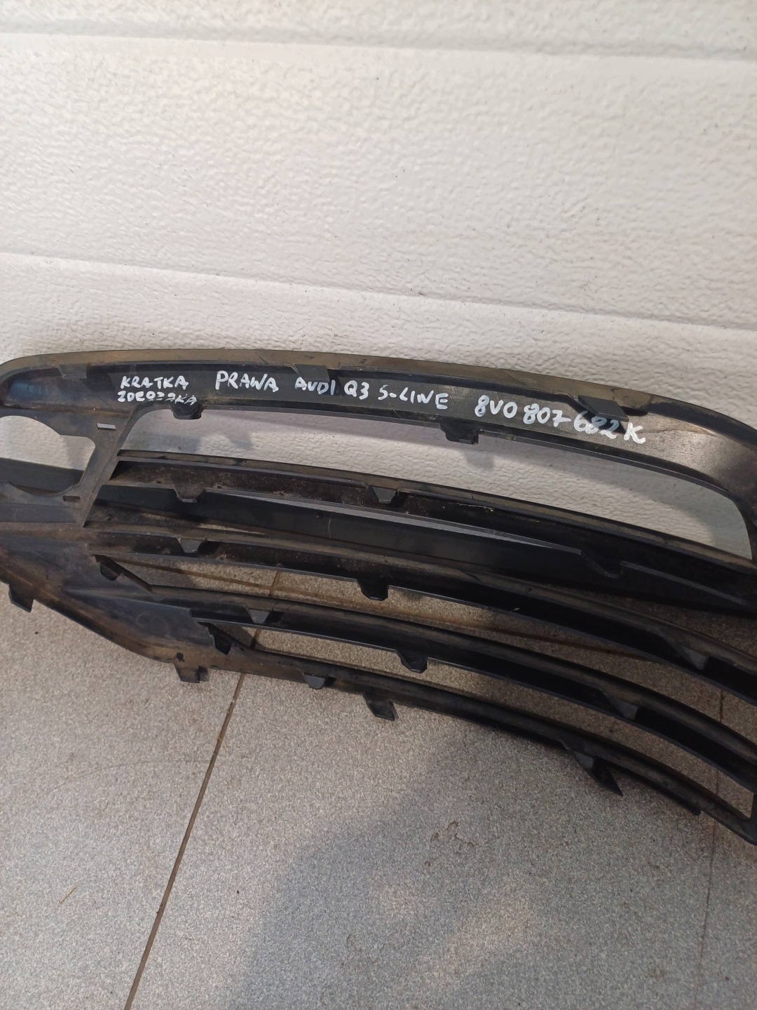 grid of a bumper right front AUDI Q3 S- LINE LIFT 8V0807682K