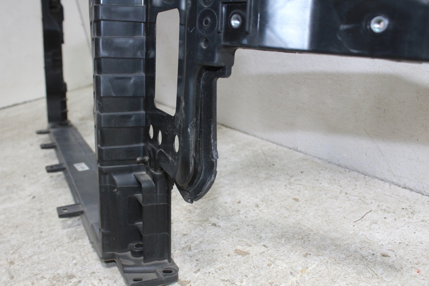 Hyundai Kona pillar iron support panel for radiators 64101-J9000