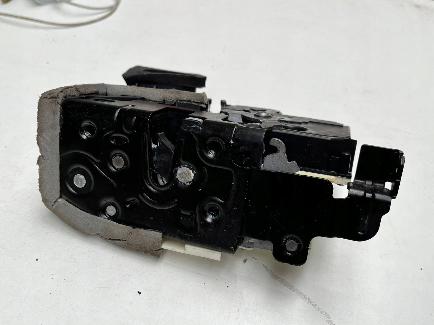 AUDI A6 C8 lock door left rear part 4K0839015R !J