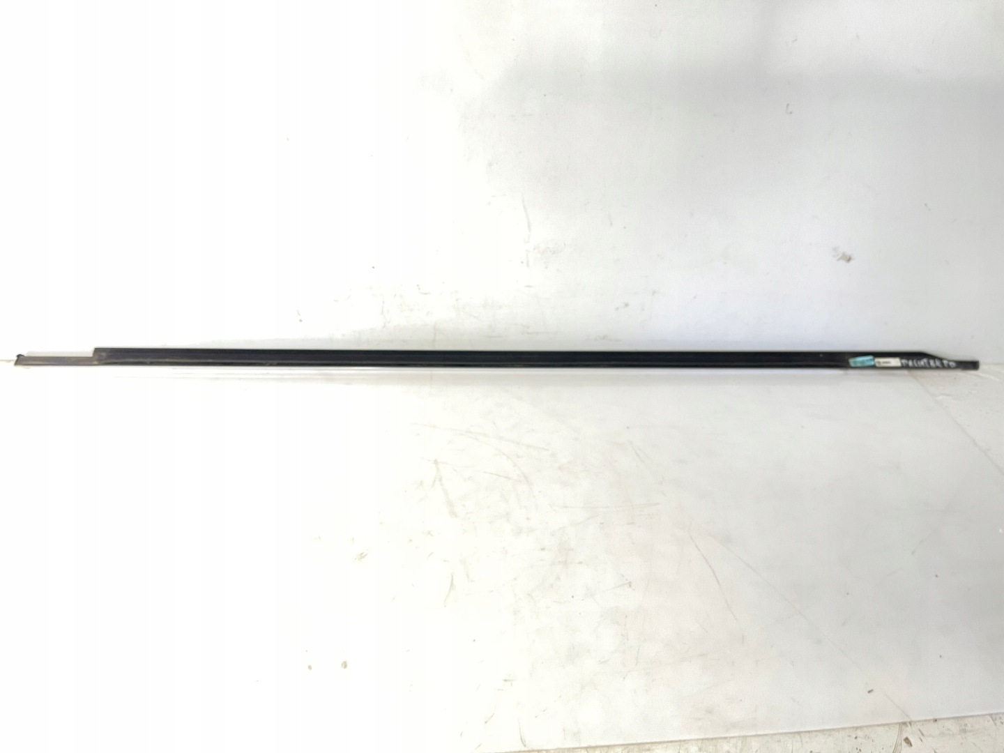 VW PASSAT B7 moulding dust door right front 3AA837476A