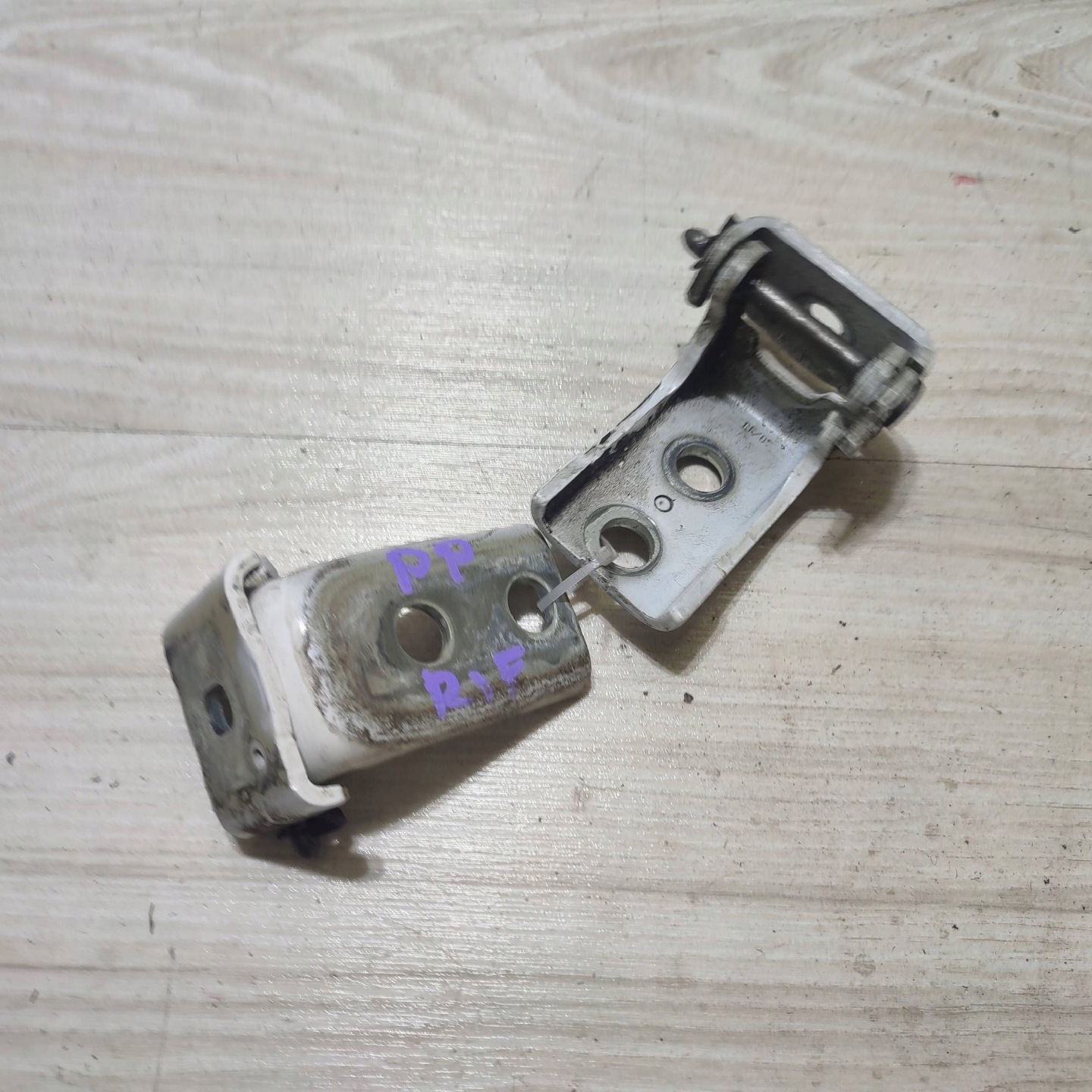 hinges door przednich front side right Peugeot Rifter