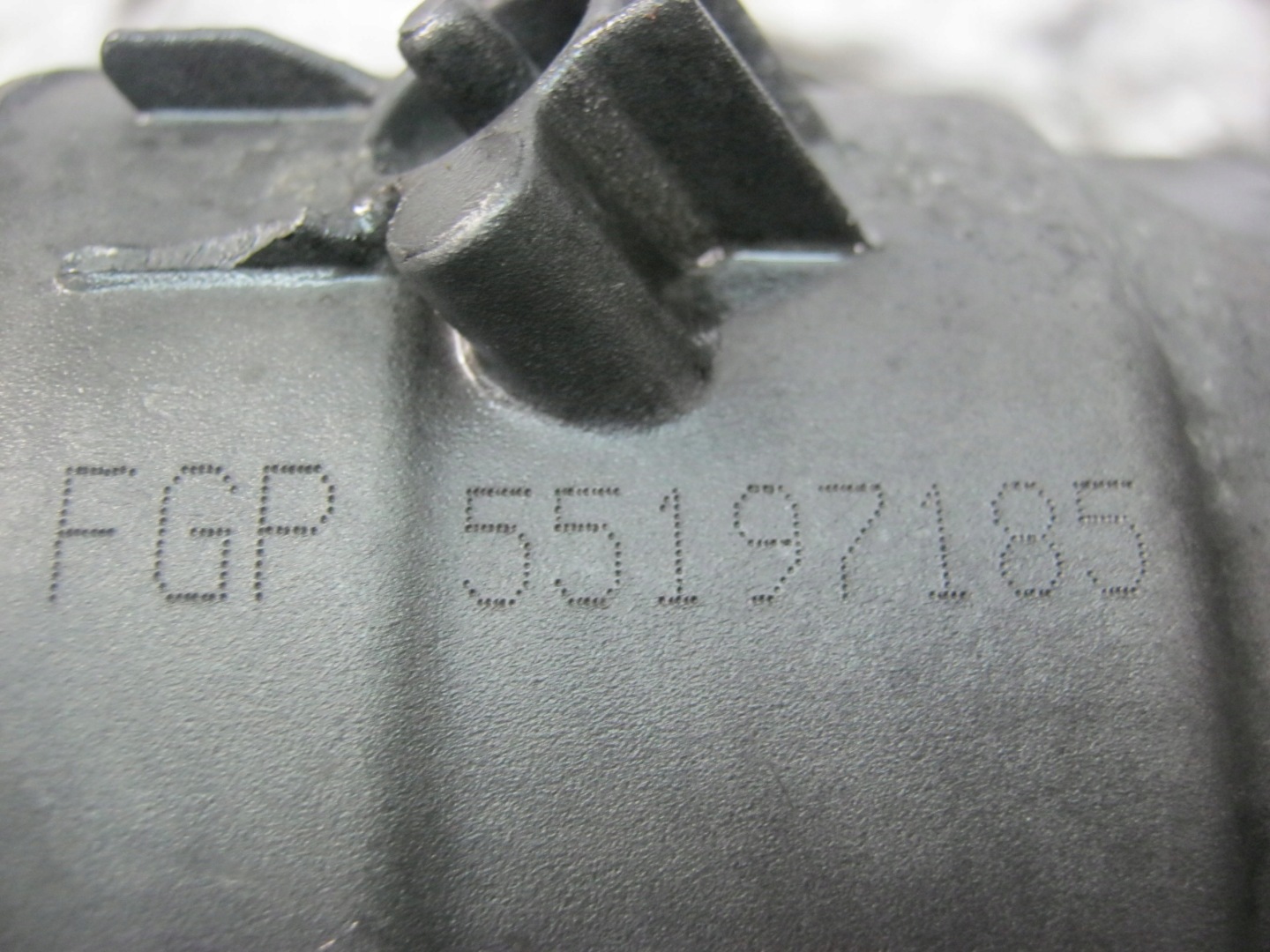 Ölfiltergehäuse FIAT OPEL 1.9 CDTI 55197185