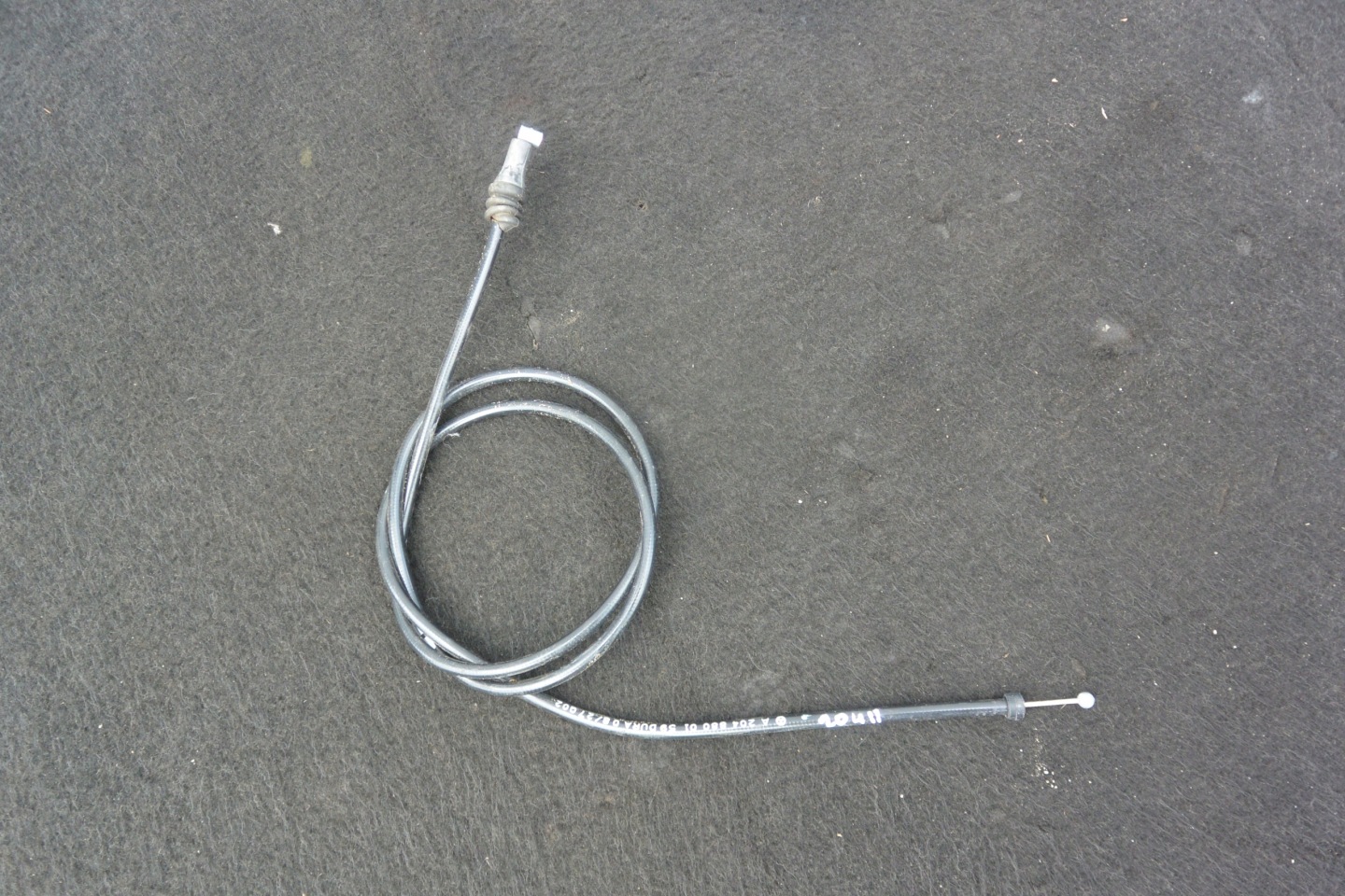 CÂBLE POUR L’OUVERTURE DU CAPOT MERCEDES C-KLASA W204 EU