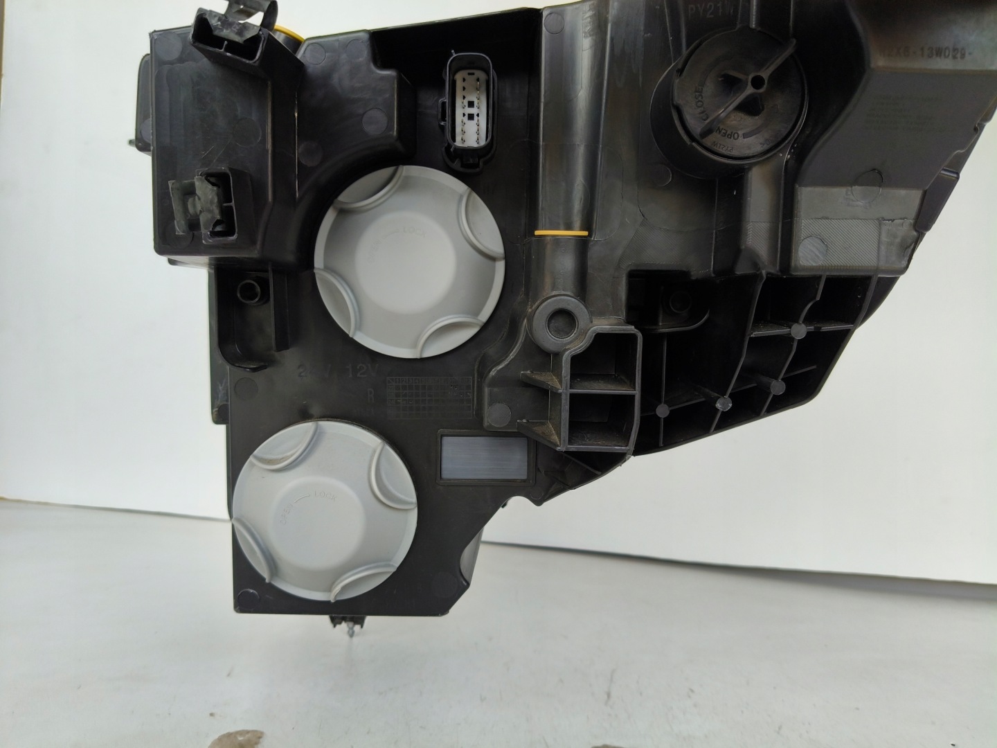 light right REFLEKTOR FORD TRANSIT COURIER 24