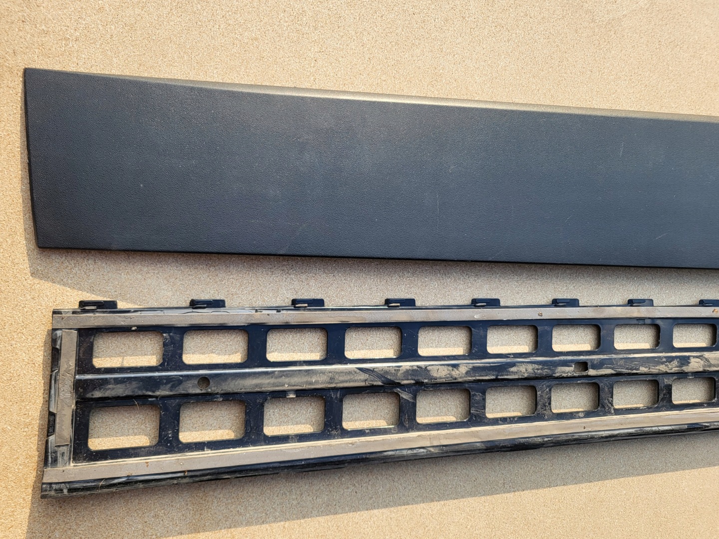 moulding cap for door left front holder VW CROSS POLO OE