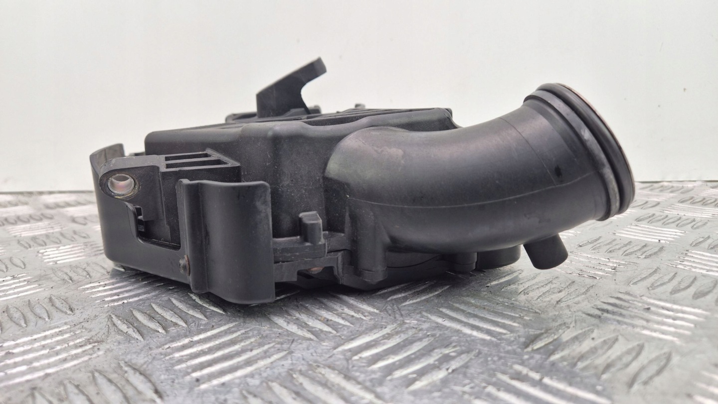 Mercedes E300 CDI W212 hadice intercoolera A6421403487 OM642