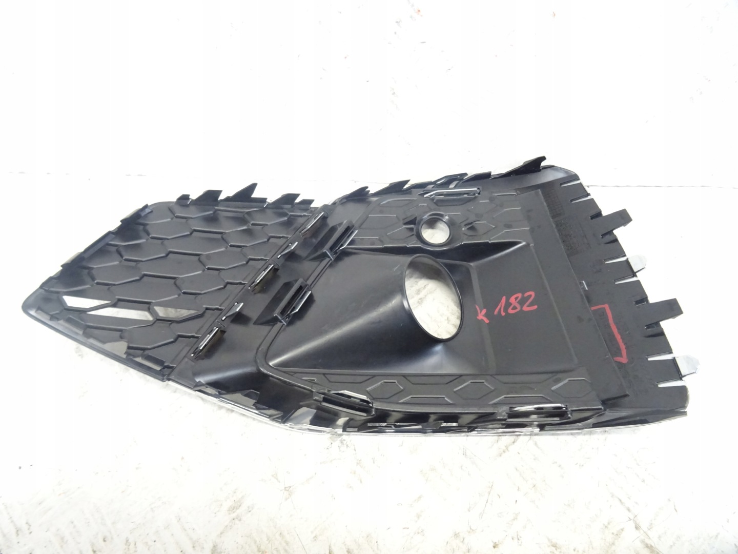 grid of a bumper front front right AUDI A5 II LIFT S-LINE 8W6807682T
