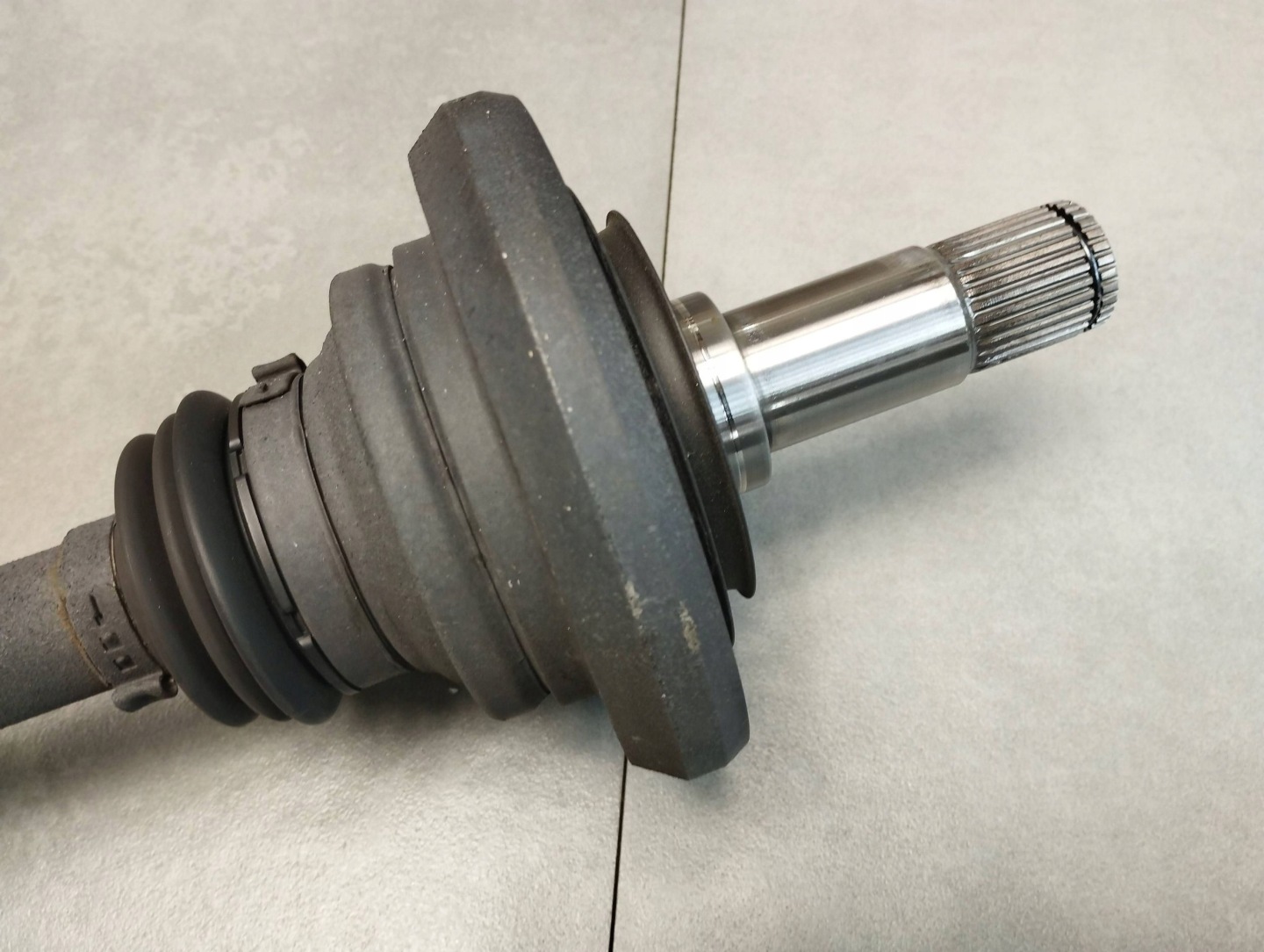 Mercedes-Benz GLE W166 3.0 CDI semi-axis left rear part A1663502200