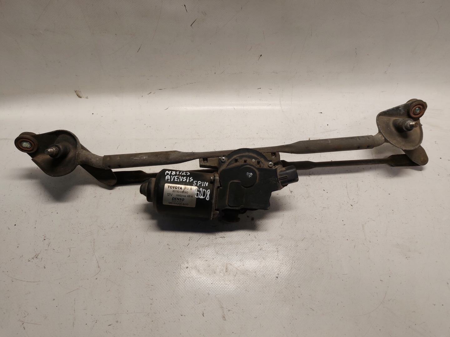 wiper mechanism front TOYOTA AVENSIS