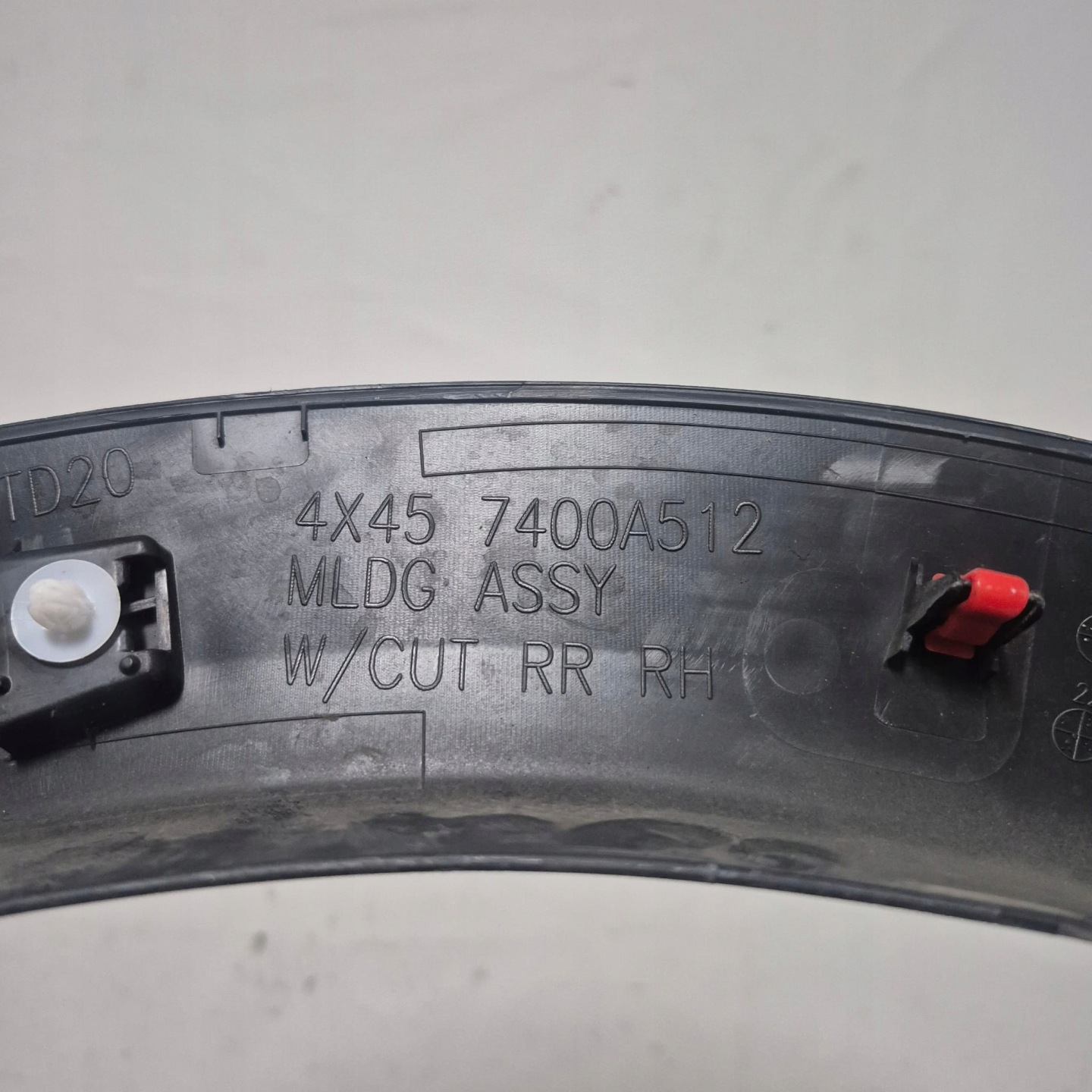 MITSUBISHI ECLIPSE CROSS 18-> moulding cap right rear part