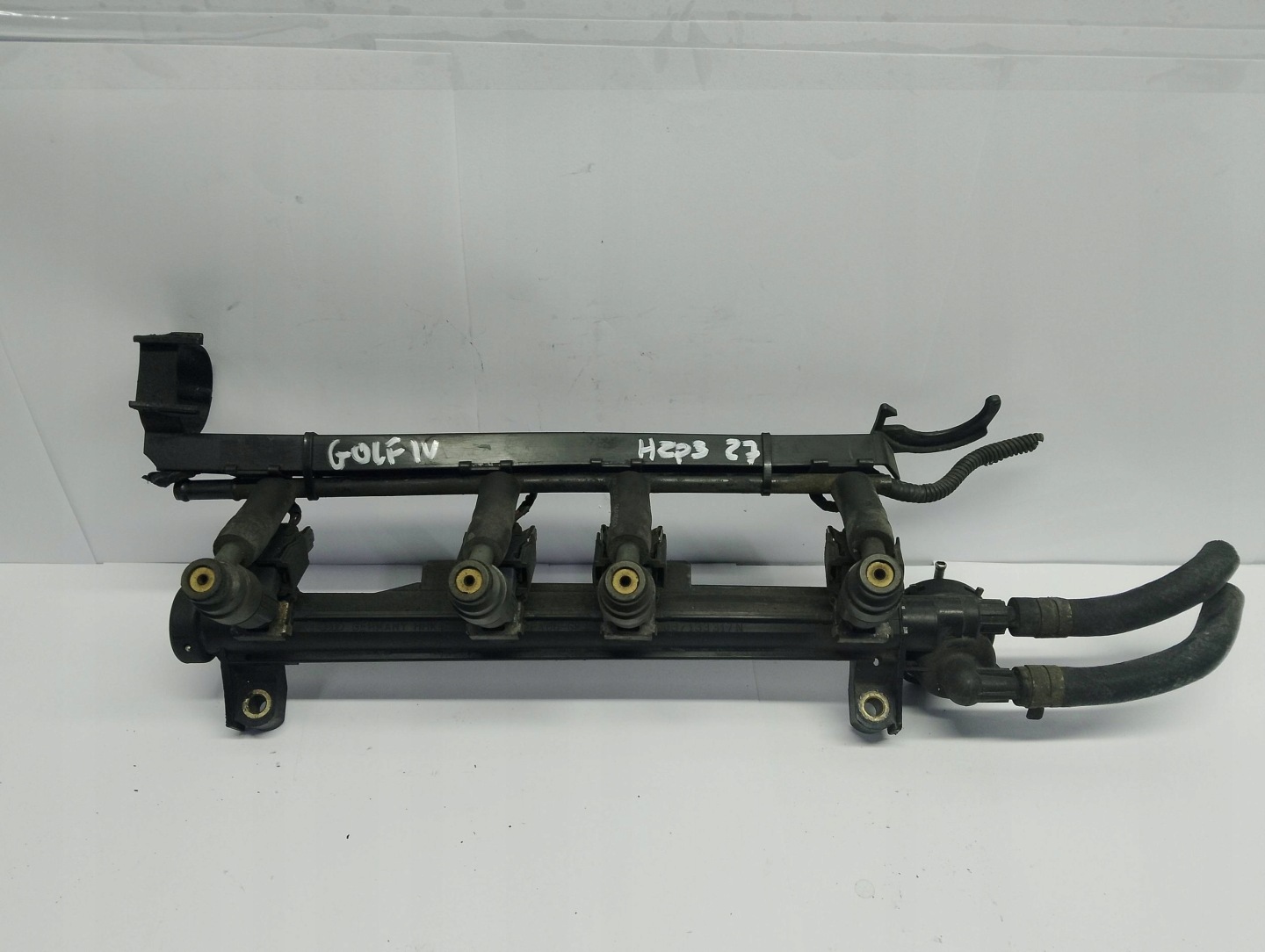 Rampe injection Volkswagen Golf IV 4 037133317N