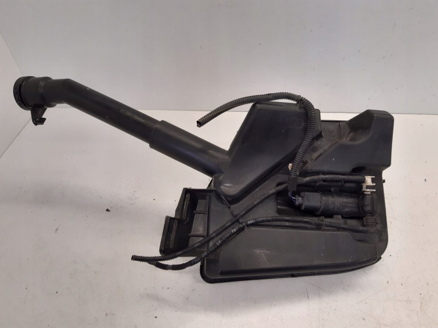 washer fluid tank 39085496 Opel Astra K