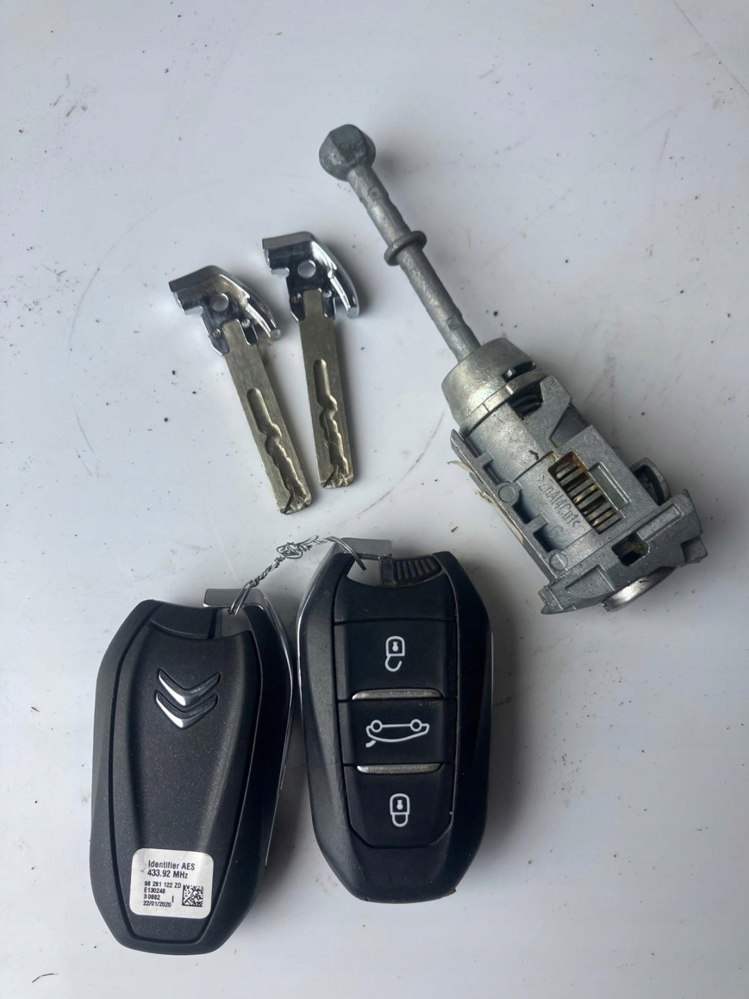 Insert de la serrure 2 X Clé PILOT CITROEN C4 PICASSO II 98281122ZD