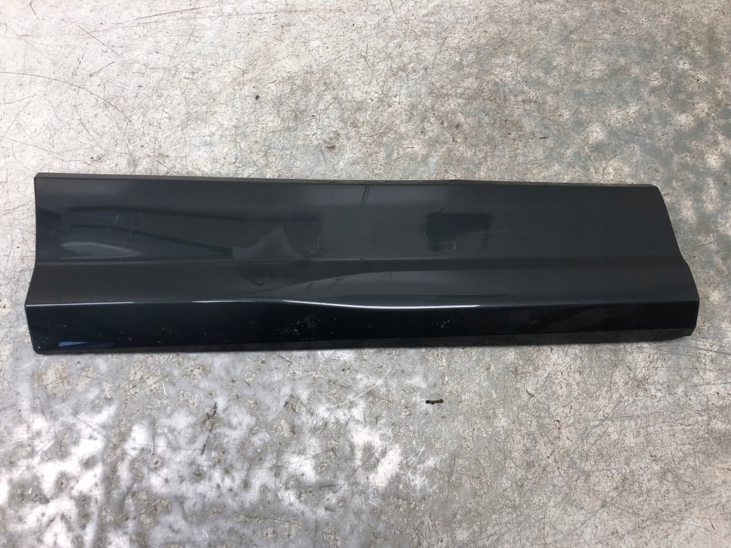 moulding door right rear part AUDI Q2 81A853970B