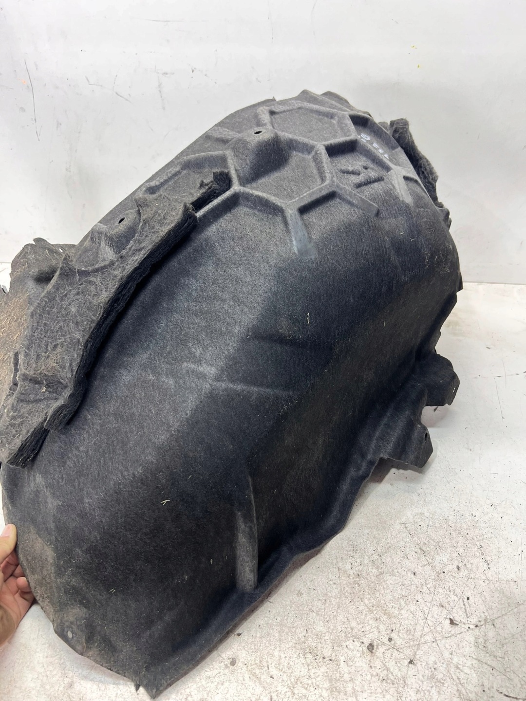 mudguard MATERIAOWE right rear part AUDI Q7 4M 4M0810172G