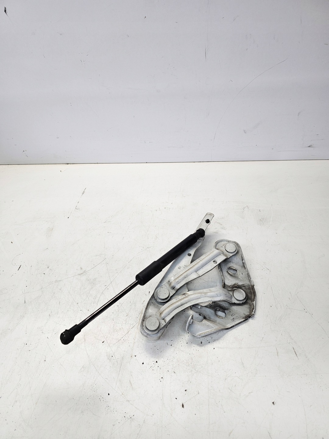 hinge bonnets right AUDI A1 8X 8X0823302A