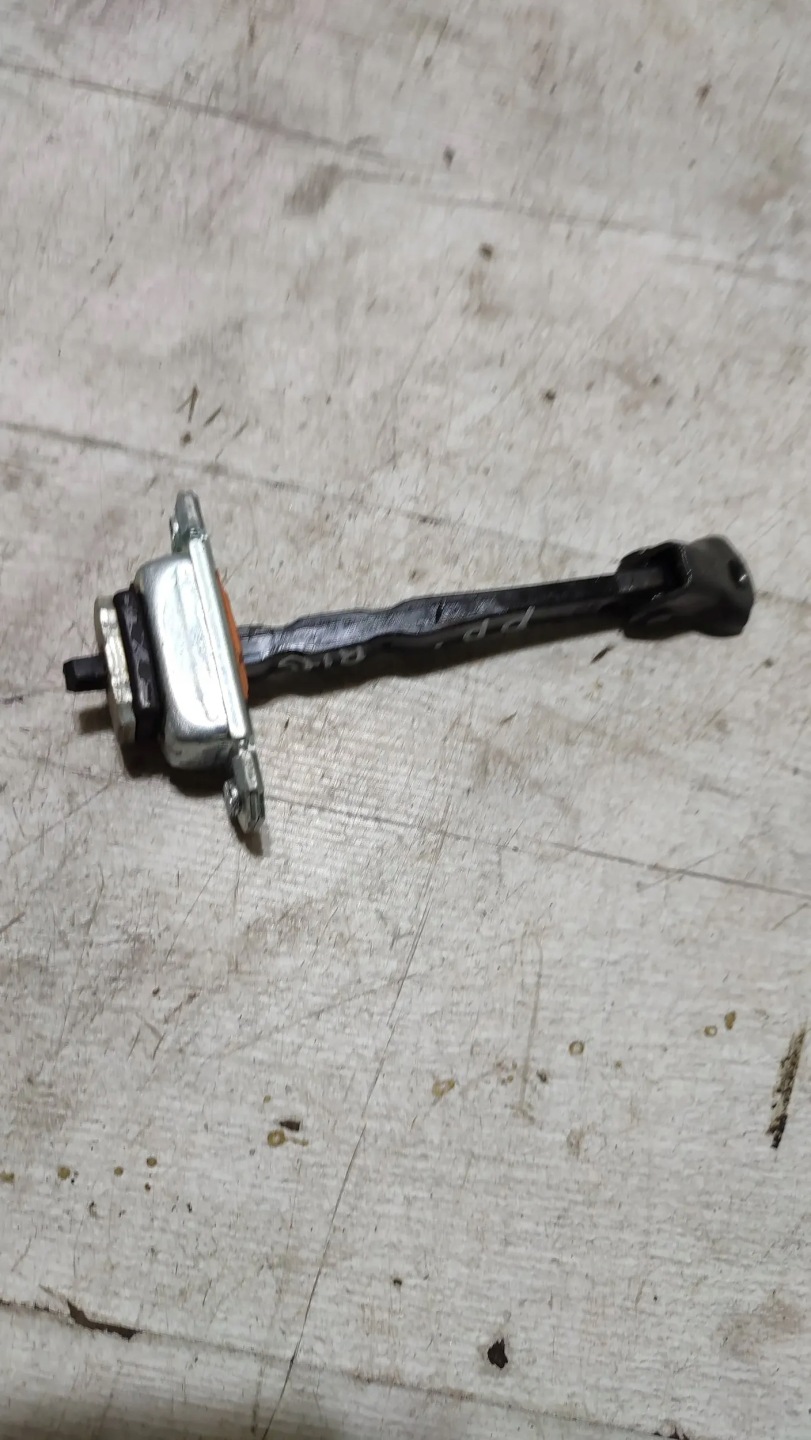 KIA Rio IV 18r front side right limiter door