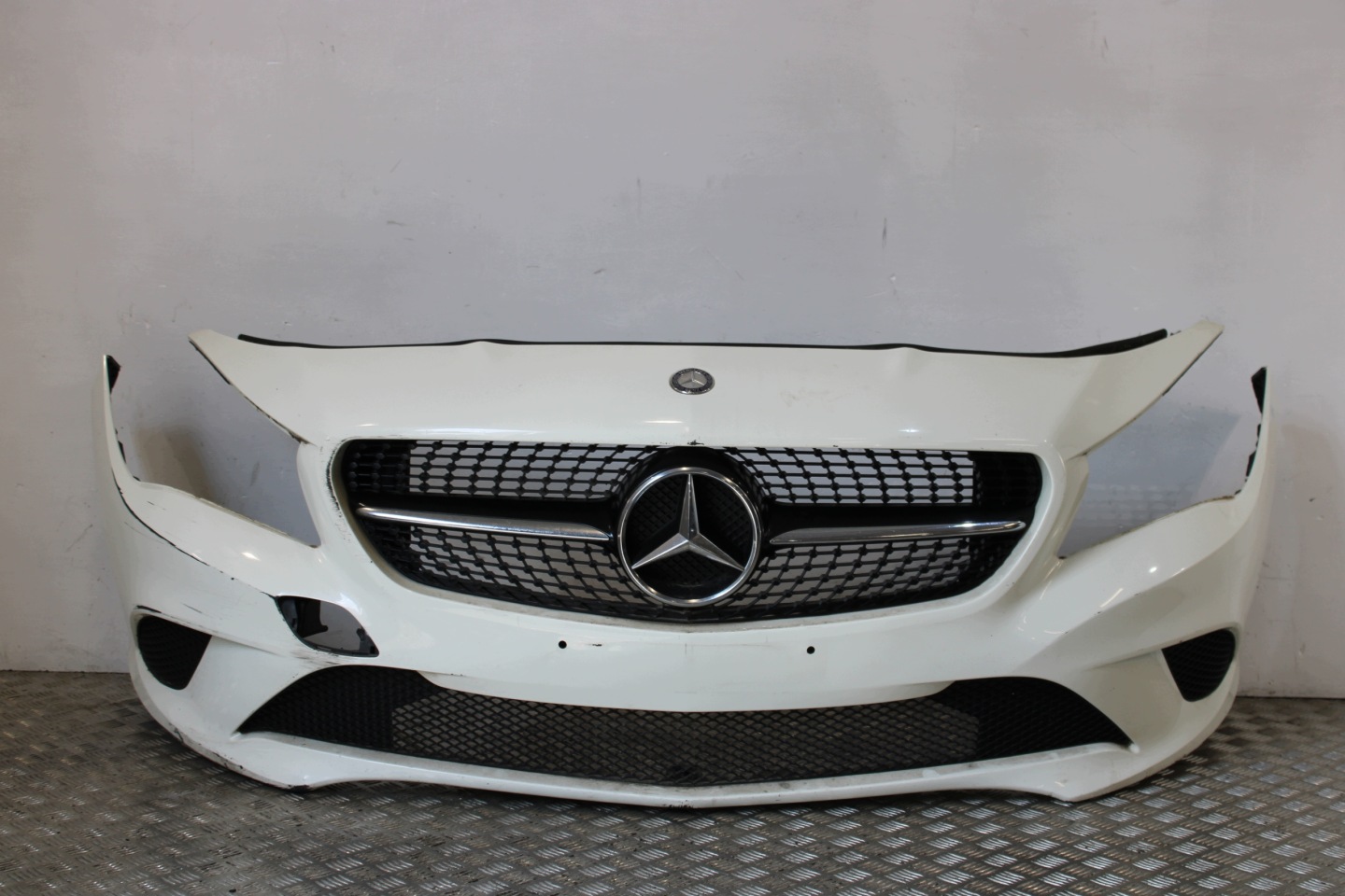 nárazník předek přední MERCEDES CLA W117 2,2 CDI