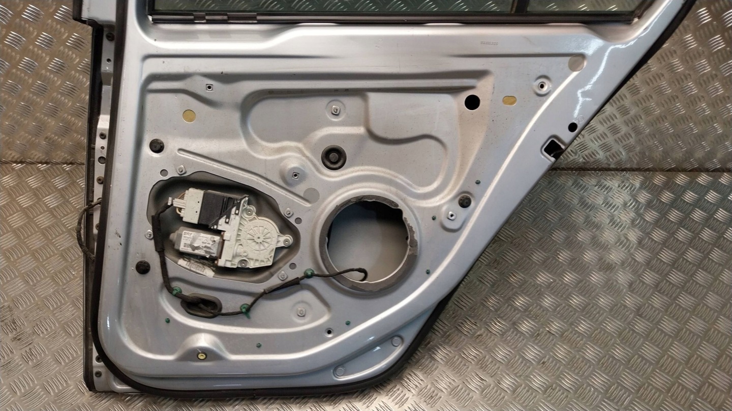 door rear part right VW GOLF V HATCHBACK 03