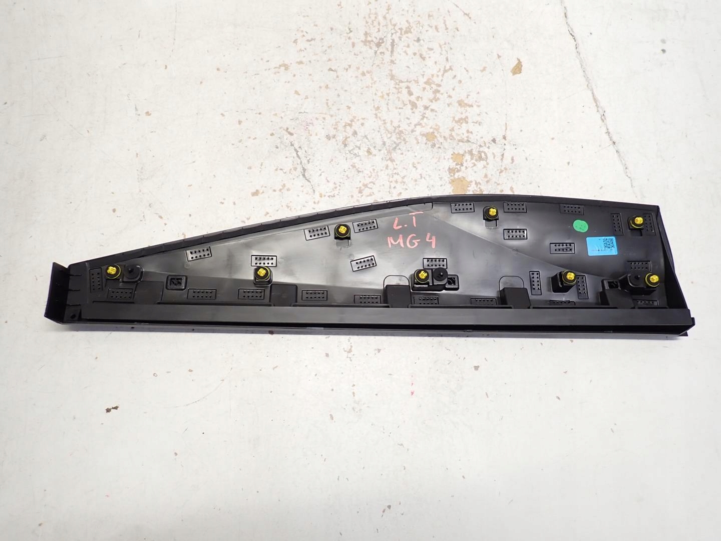 moulding door left rear part MG 4 2022- 11197524