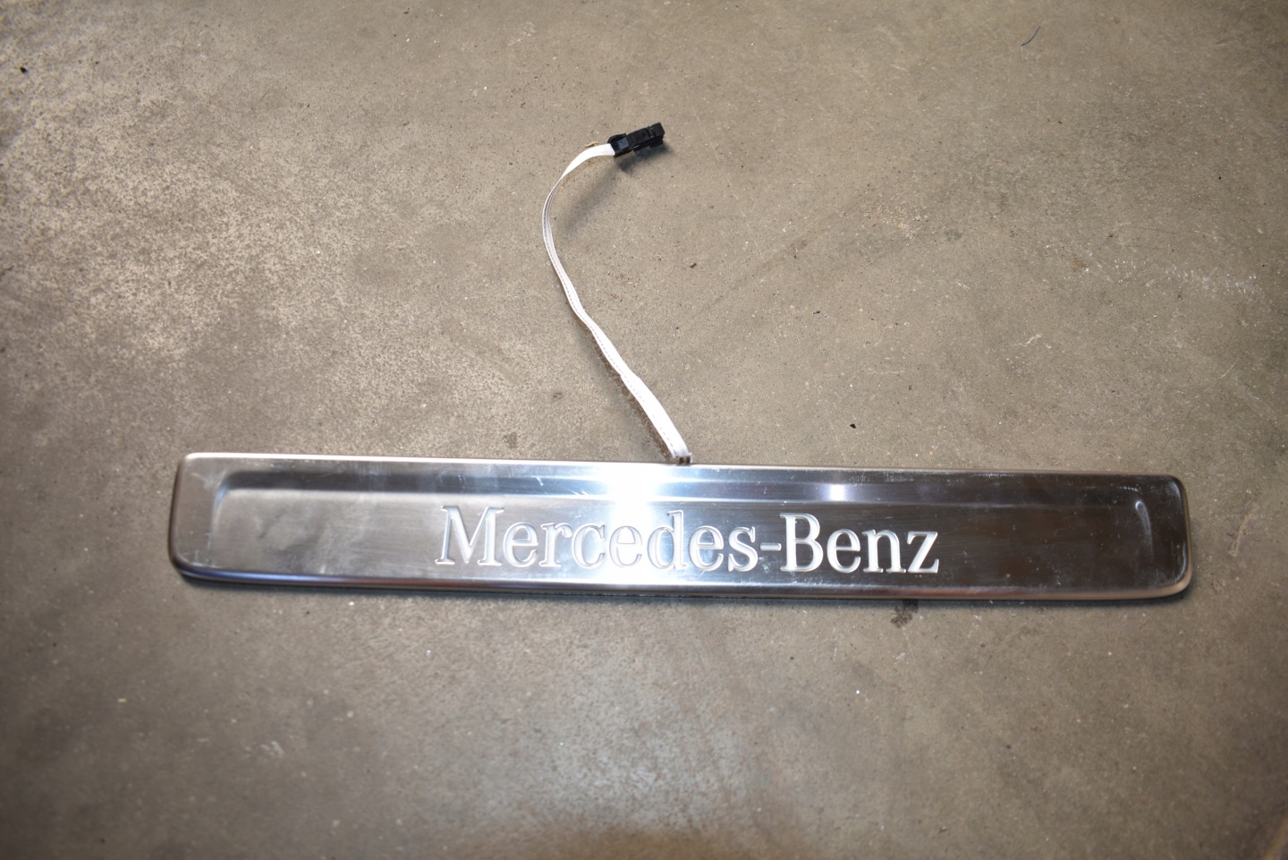 IDEALNA moulding cap of the threshold LED front front MERCEDES W206 1