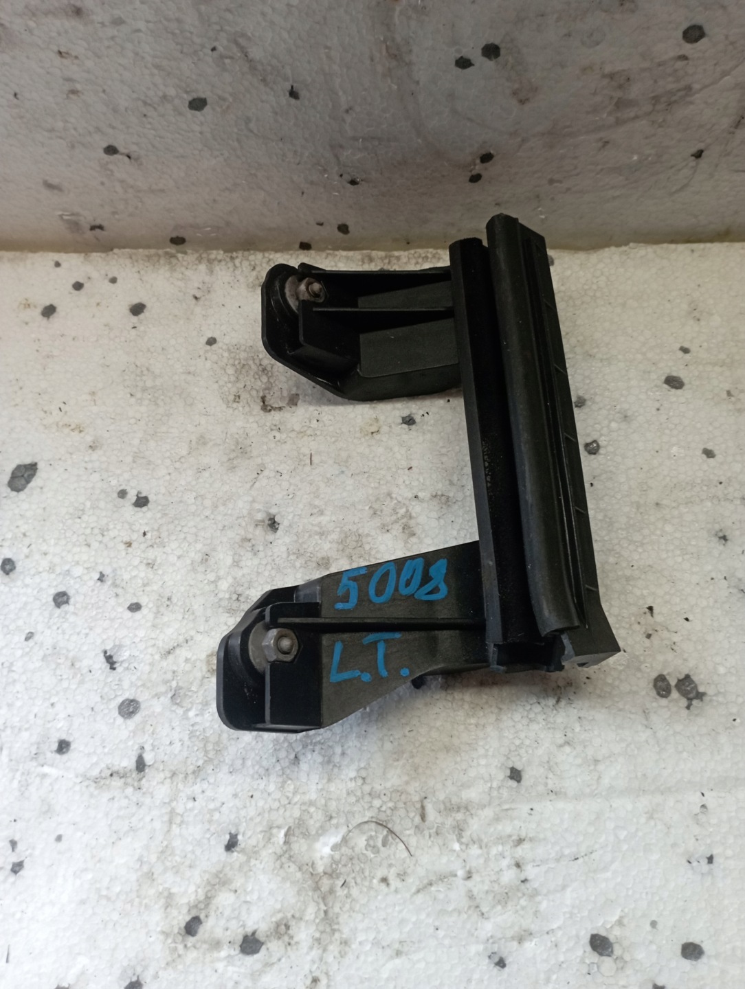 PROWADNICA support windows left rear part PEUGEOT 3008 09-14
