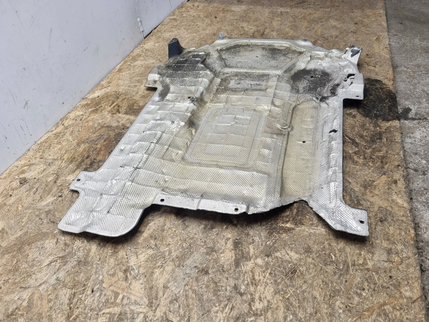 cover cover below engine A2045202223 MERCEDES C KLASA W204