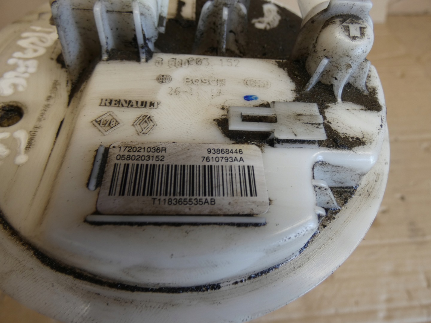 feed pump RENAULT TRAFFIC III OPEL VIVARO B 172021036R