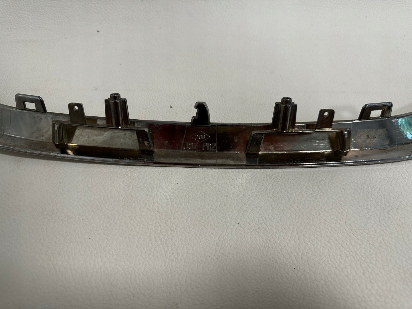 Renault Captur lift moulding chrom grille