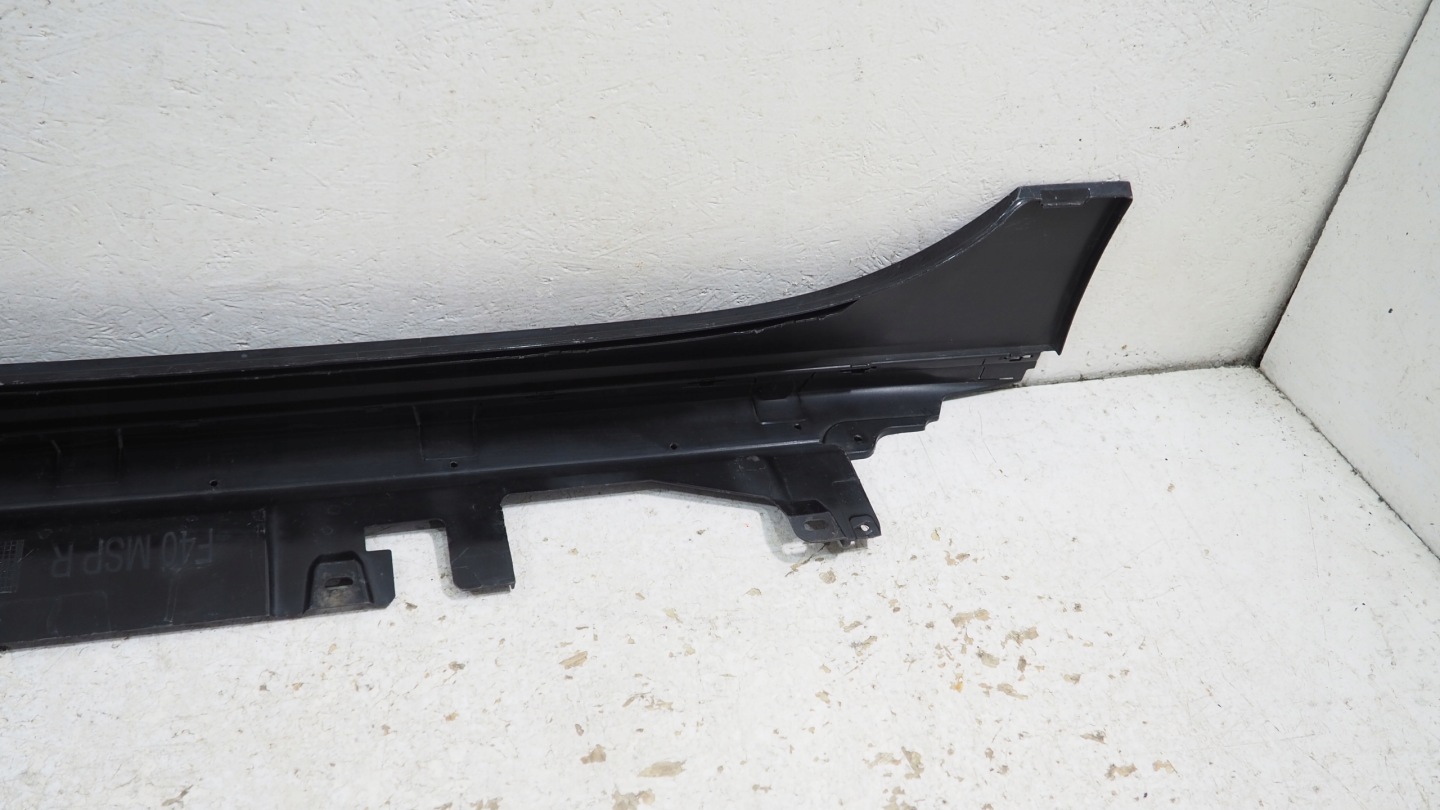 BMW 1 F40 M Pakiet moulding threshold right 8072574