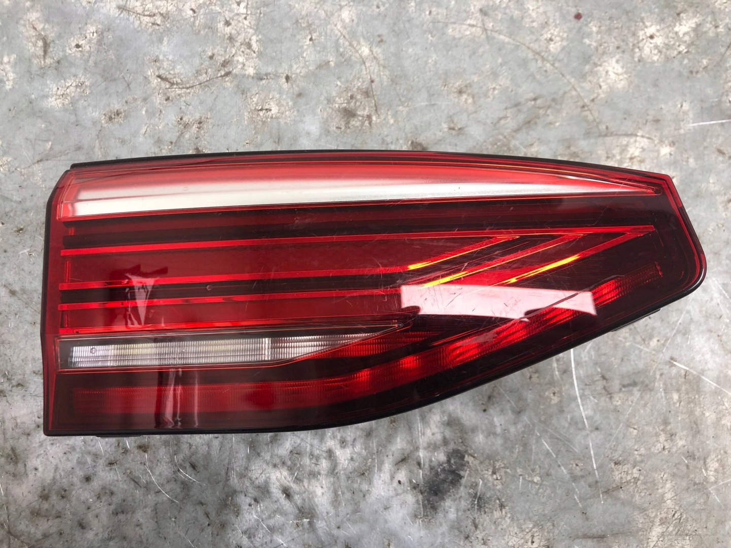 light LED left rear part to the bonnet VW T7 7T0945093