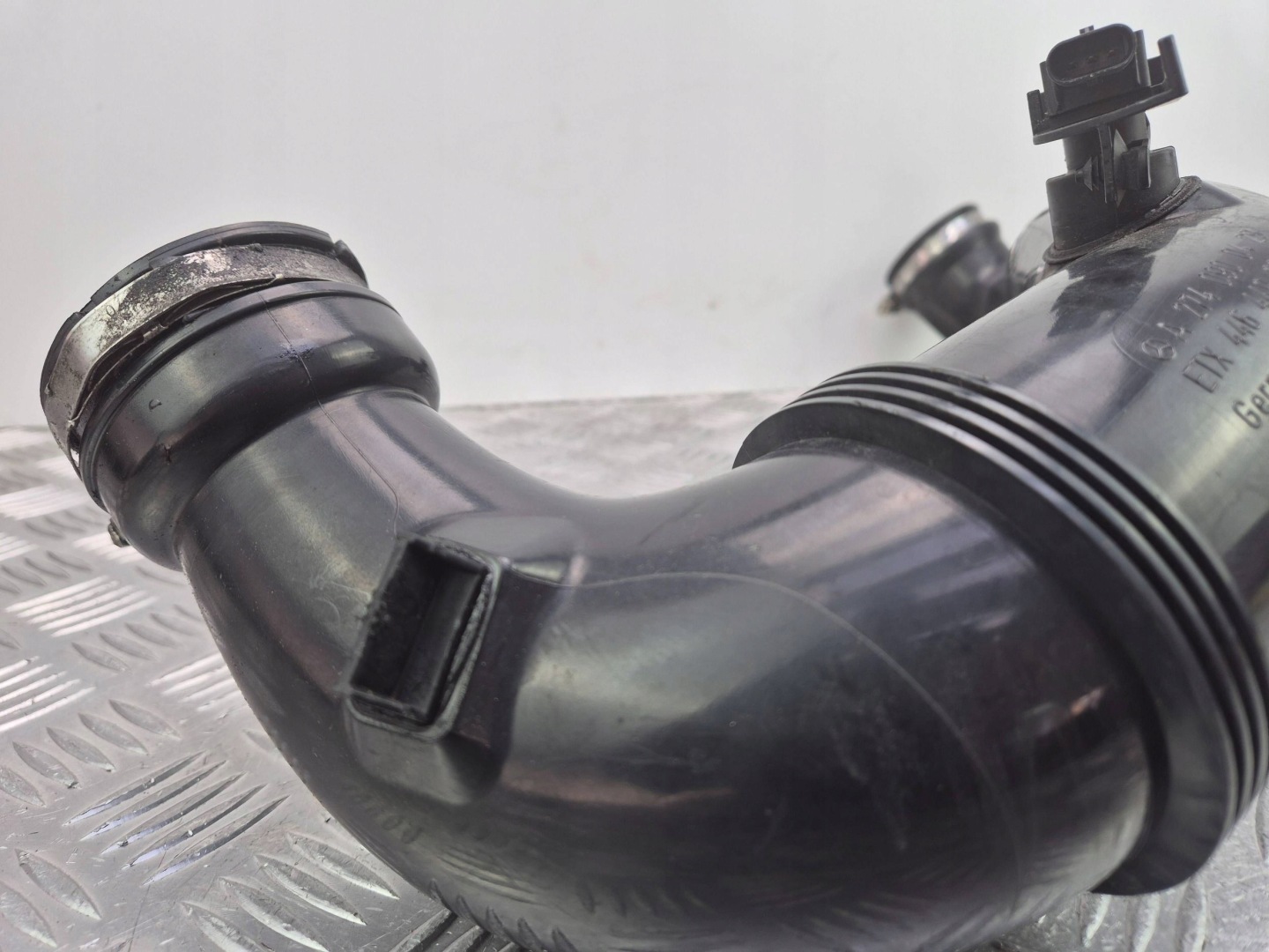 Mercedes E200 CGI W212 Czesc rury dolotu luft A2740900429