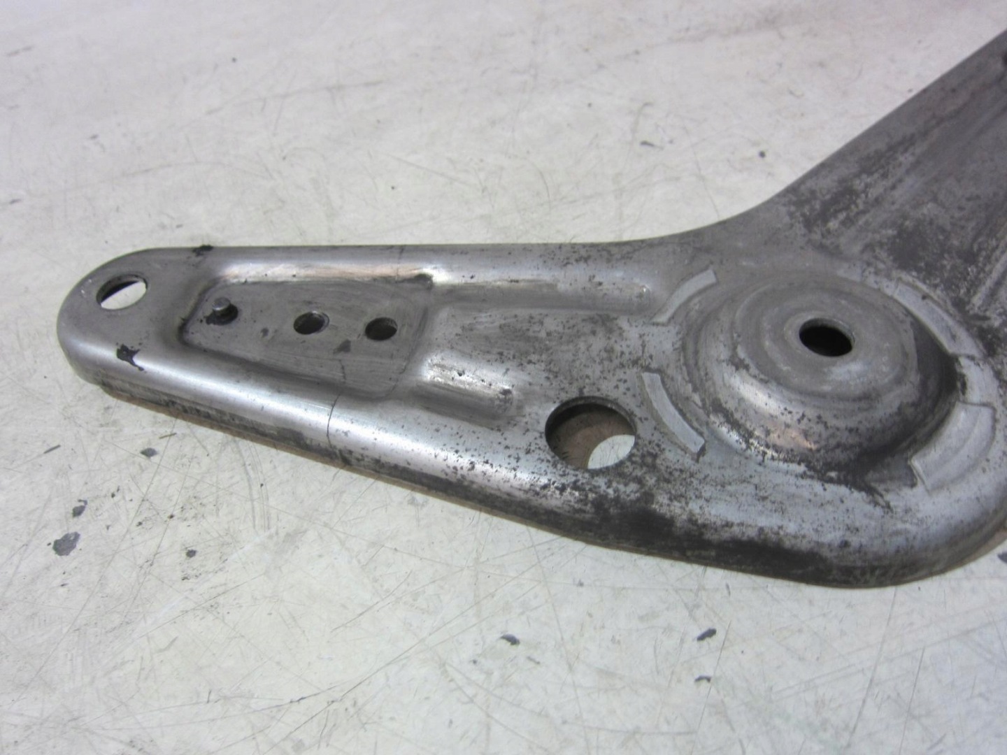 BMW X5 E70 4.8 N62 console springing bar REAKCYJNY right 6770978