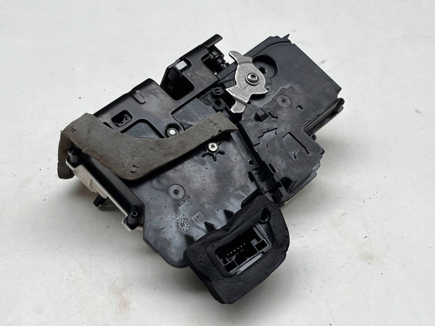 AUDI A6 C8 lock door right rear part 4K0839016Q @M