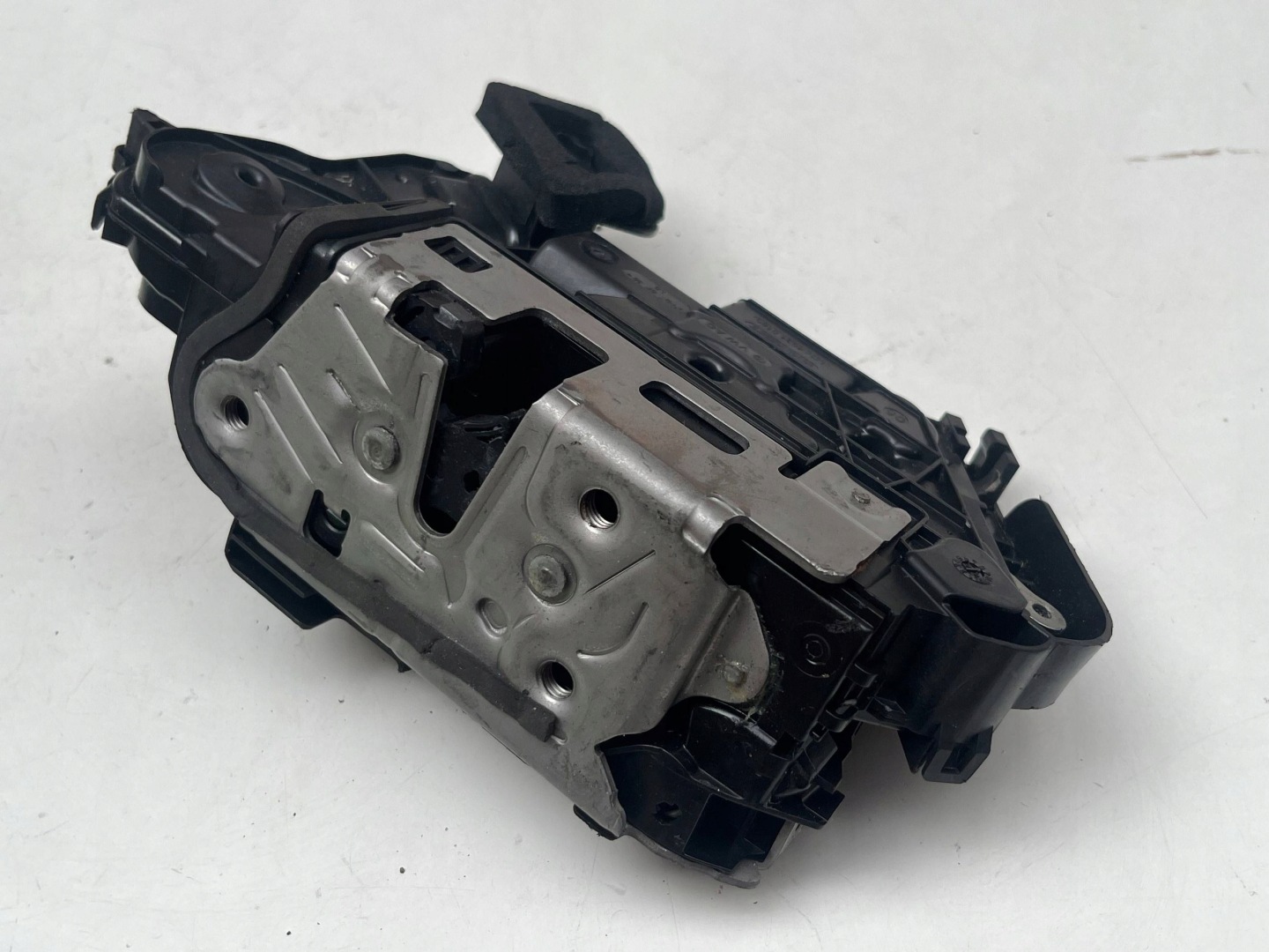 AUDI Q3 F3 lock door left front 5TB837015E @M