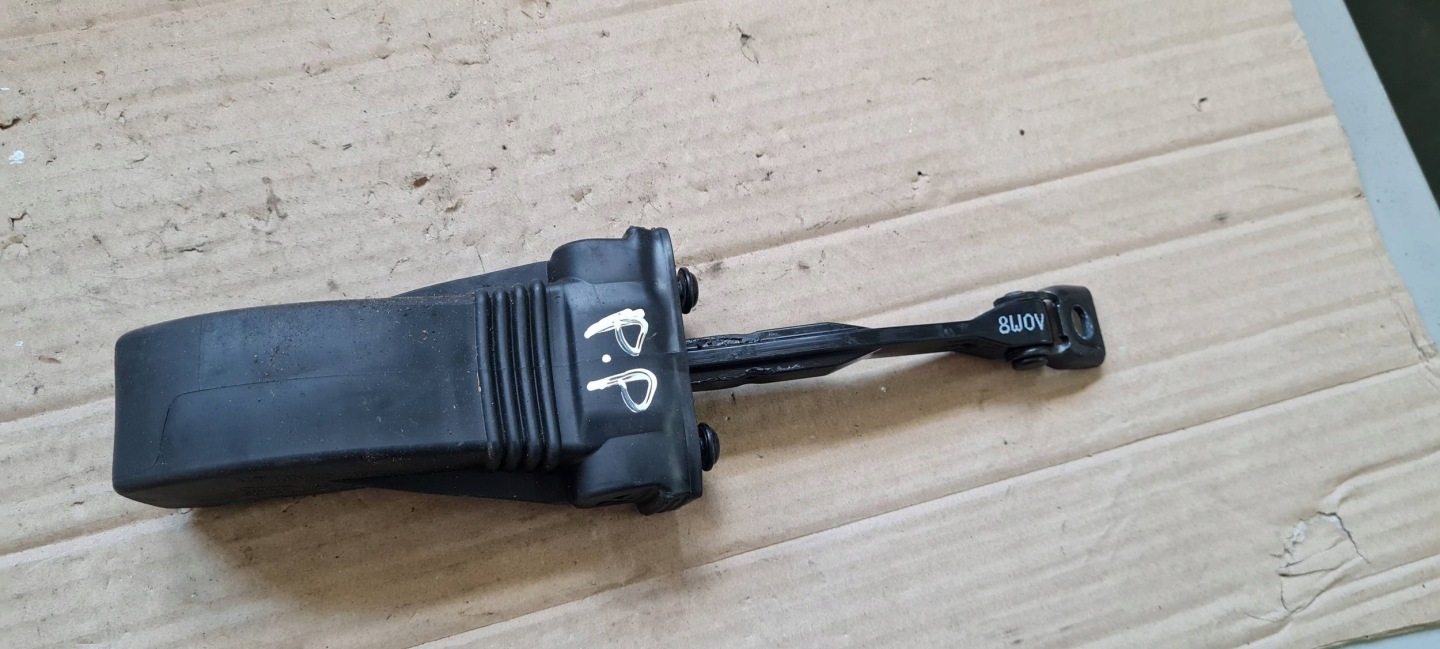 A4 B9 8W limiter door left right front 8W0837249