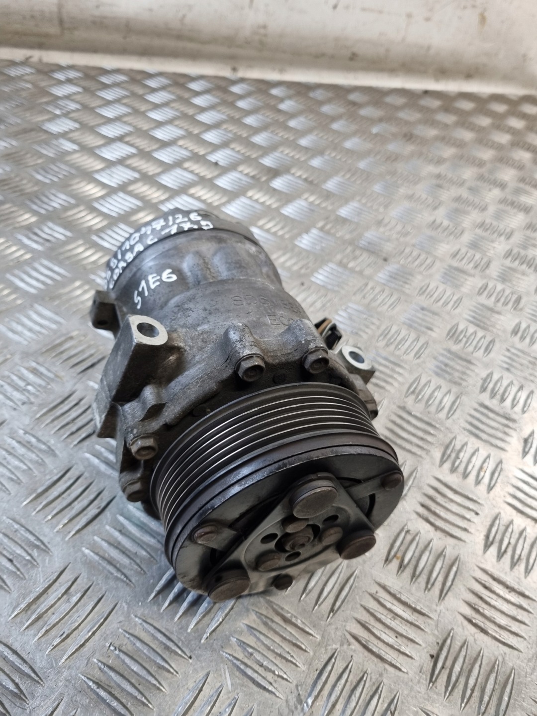 compressor; compressor of the air conditioning OPEL CORSA C 1.7 D 24421642