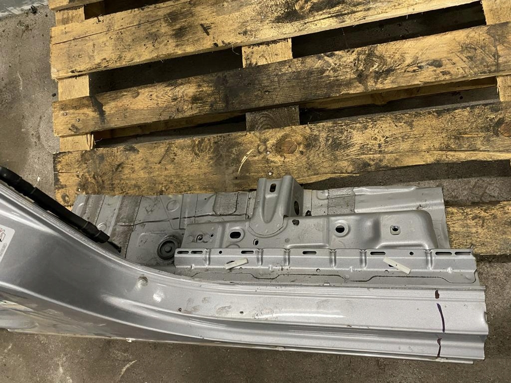 pillar central right LB7S KOMBI VW PASSAT B8 LIFT pillar