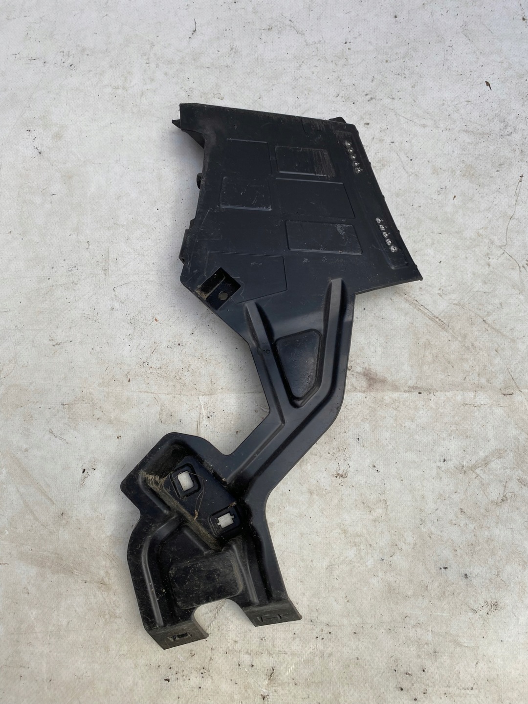 MERCEDES B-KLASA W247 16- bumper bracket left front