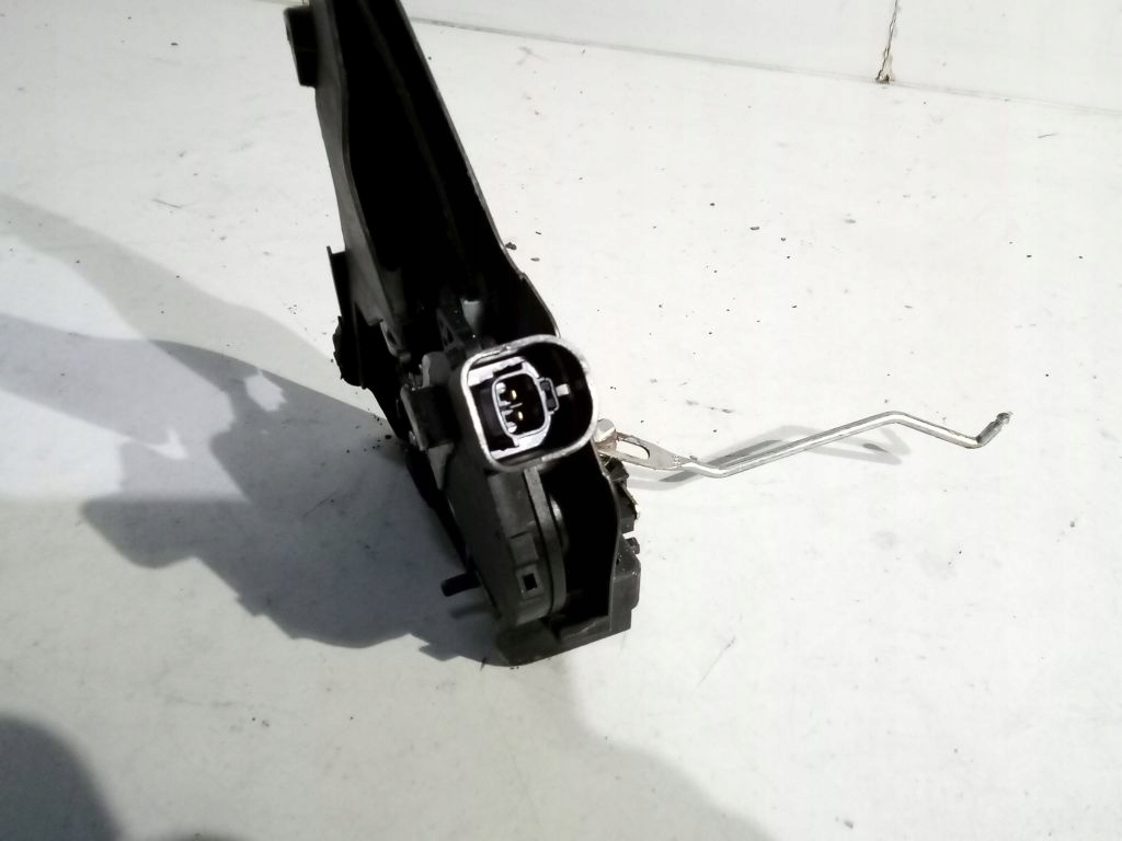 Toyota Rav4 II lift lock left rear part 2PIN