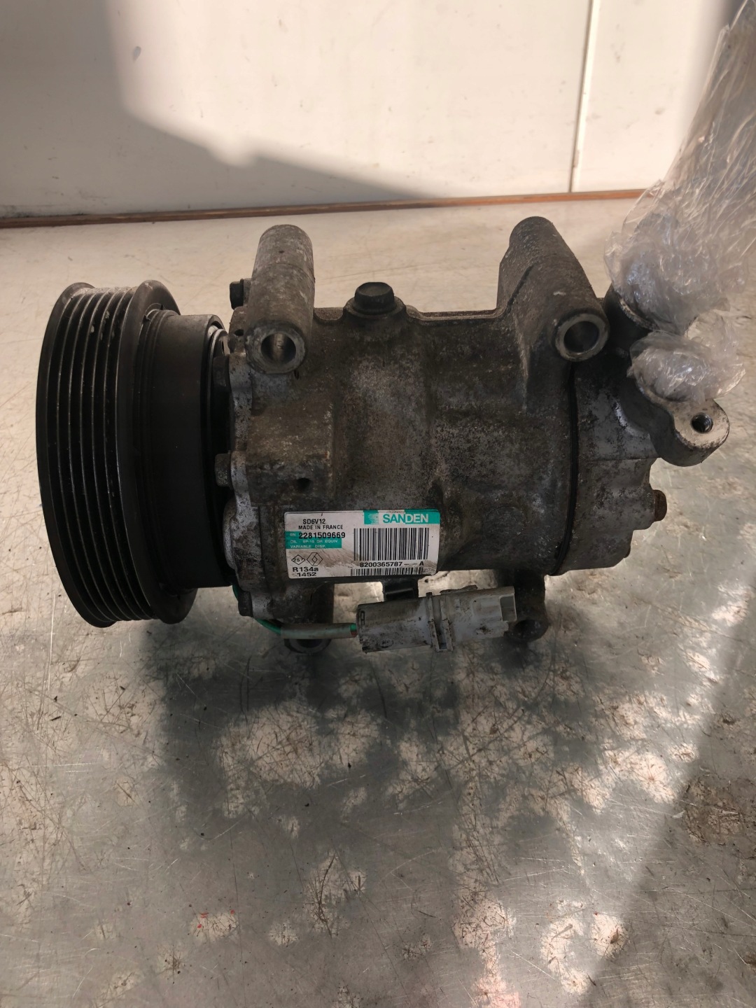 compressor compressor; of the air conditioning RENAULT MODUS 8200365787