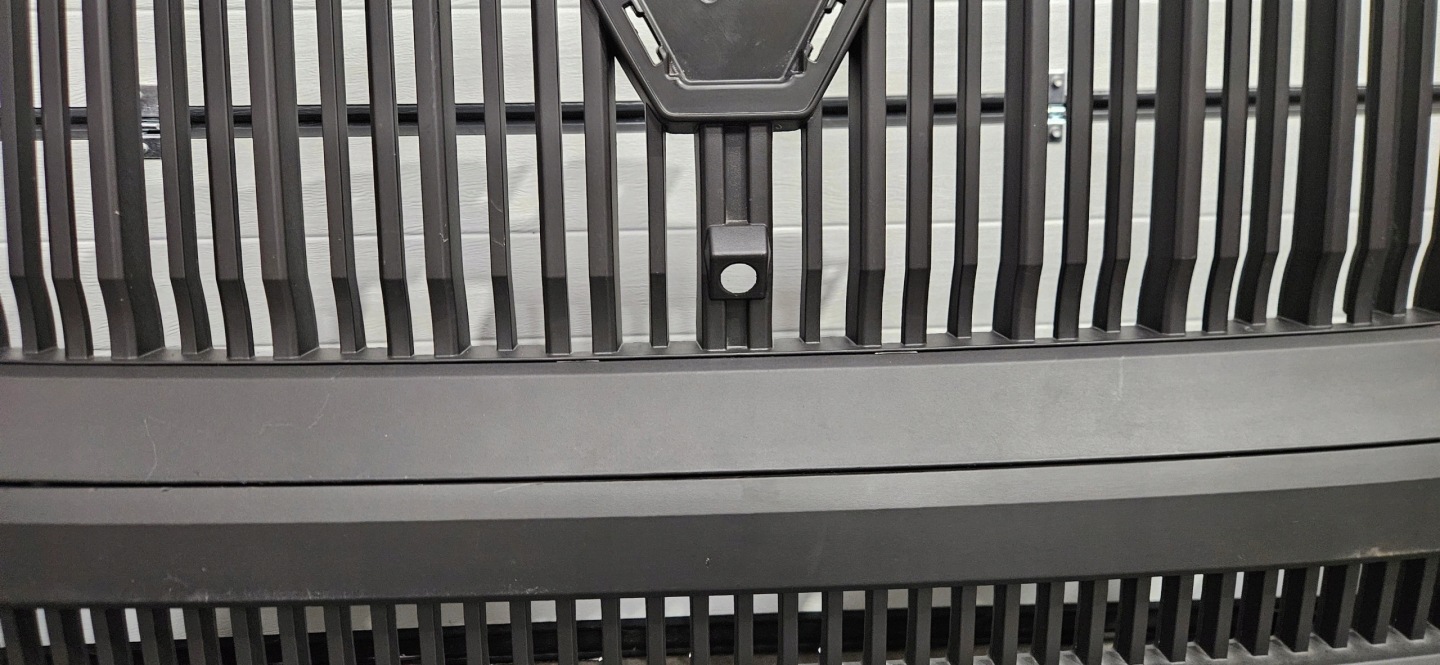 front bumper grille RENAULT MASTER IV V 24- original 622541366R