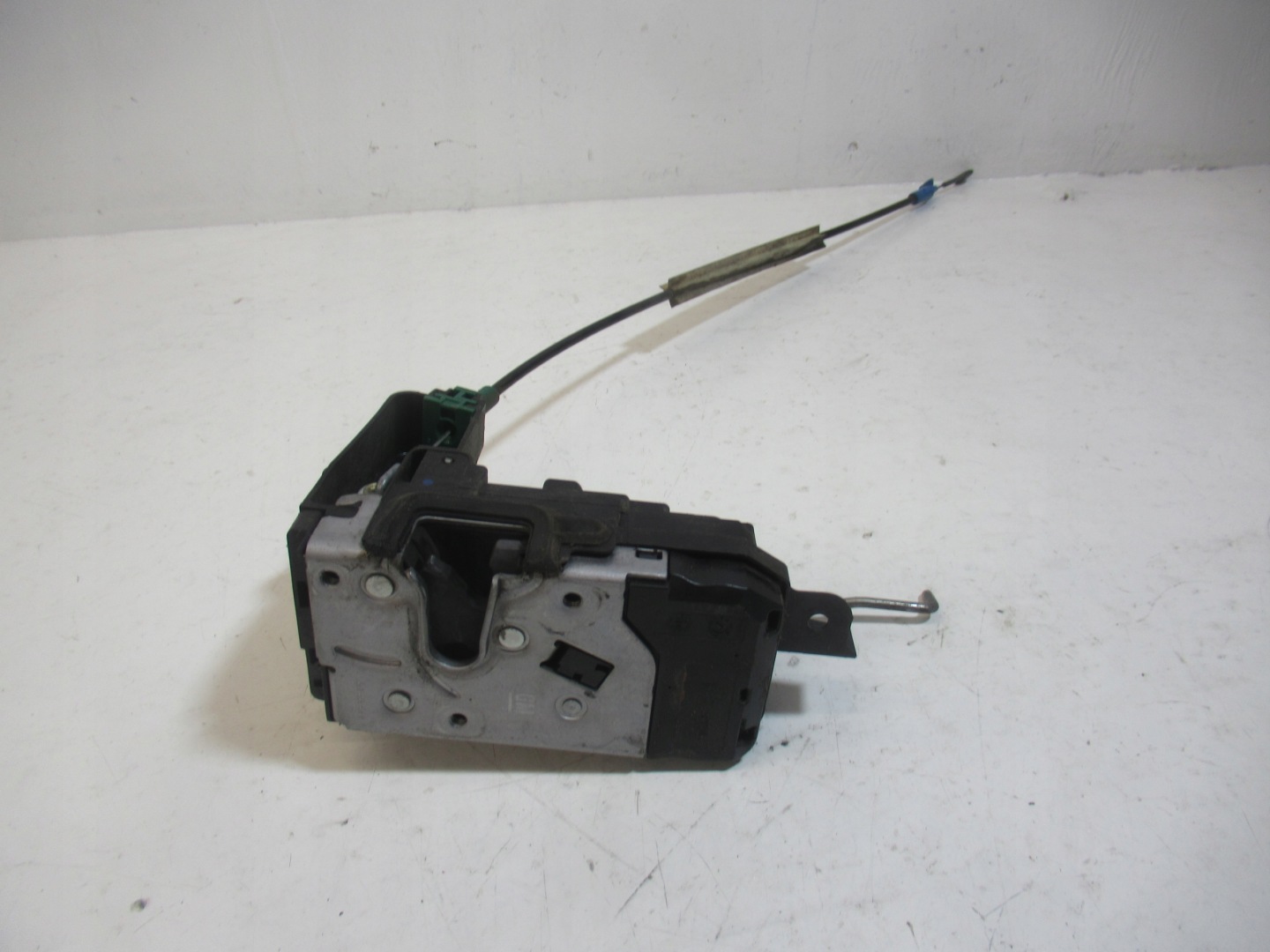 lock door CENTRALNY right front OPEL ZAFIRA B 2006 13210749