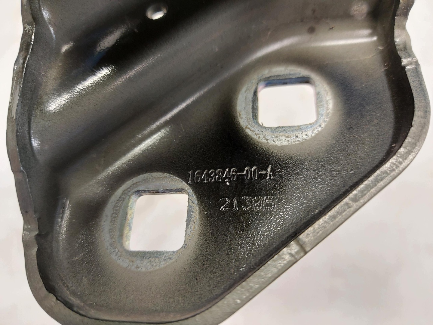 TESLA MODEL 3 2022r hinge bonnets front left 1643846-00-A