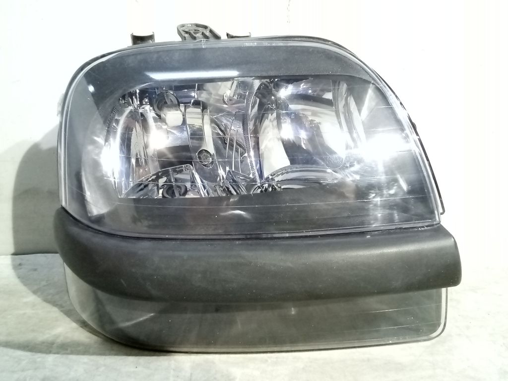 Fiat Doblo and light right front front