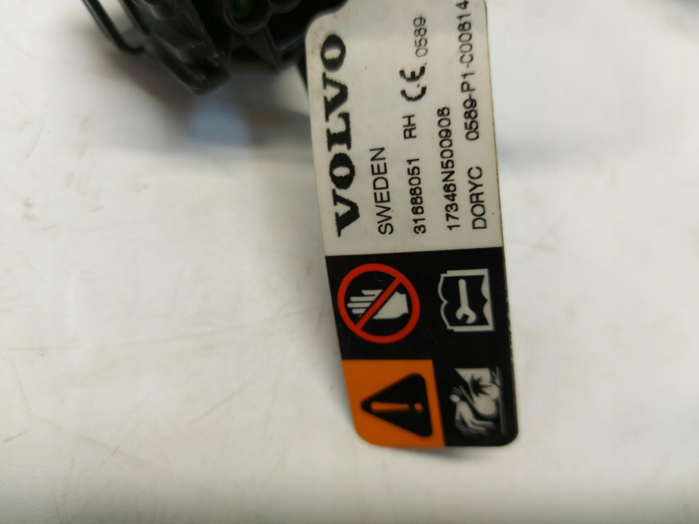VOLVO S90 D5 sedan Naboj bonnets right 312949926