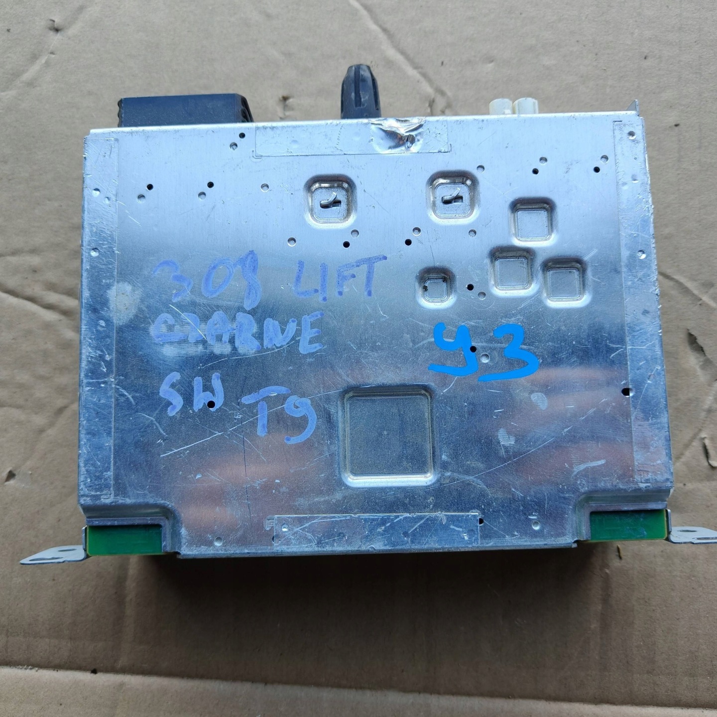 Stacja multimedialna Peugeot 208 e 9822729780