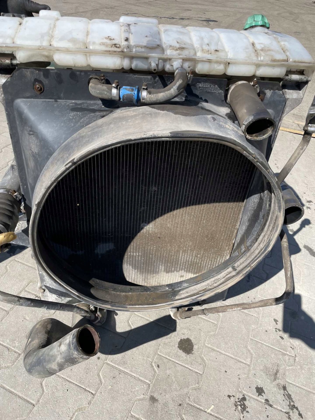 Kühler KOMPLET INTERCOOLER MAN L2000 14.152 4.6