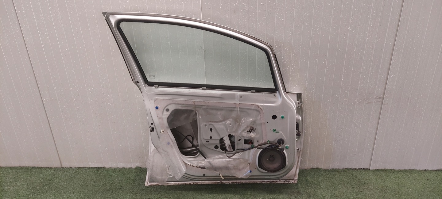 dveře levý předek OPEL CORSA E LAK: Z176